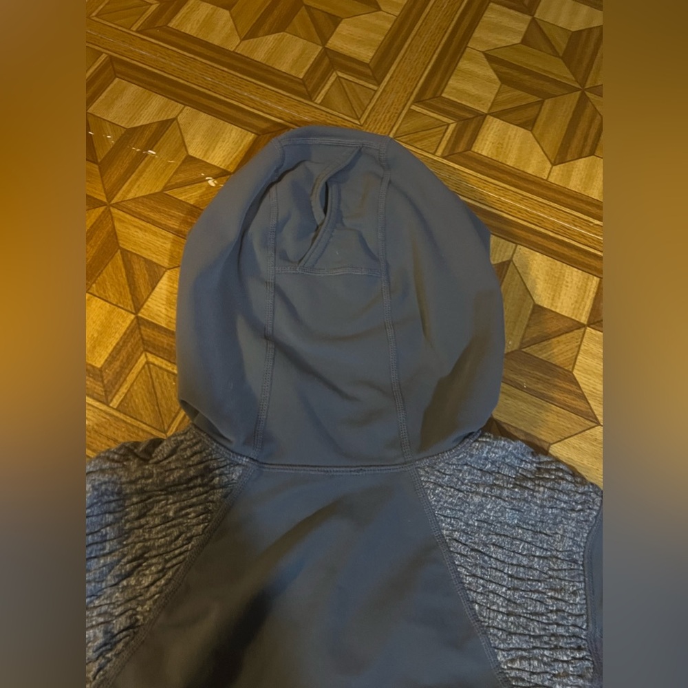 Lululemon pullover - Picture 6 of 6